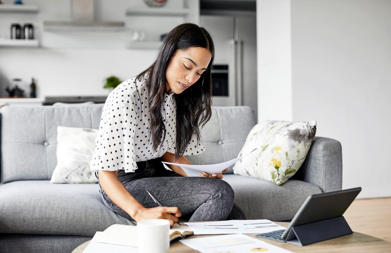 Woman budgets to build her emergency fund fast