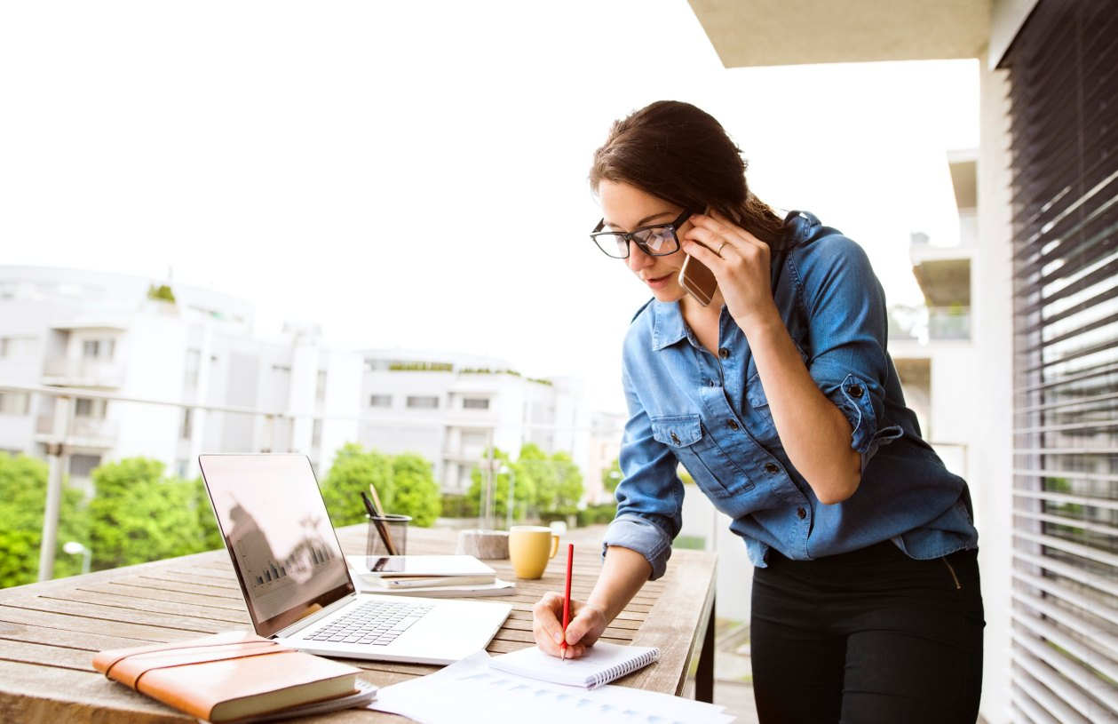 A woman balances work and school while in a part-time program.